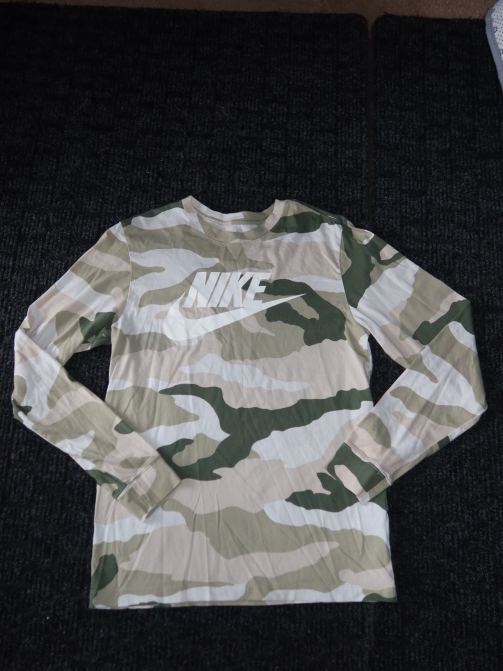 Nike Camouflage Long Sleeve Tee - Green & Beige